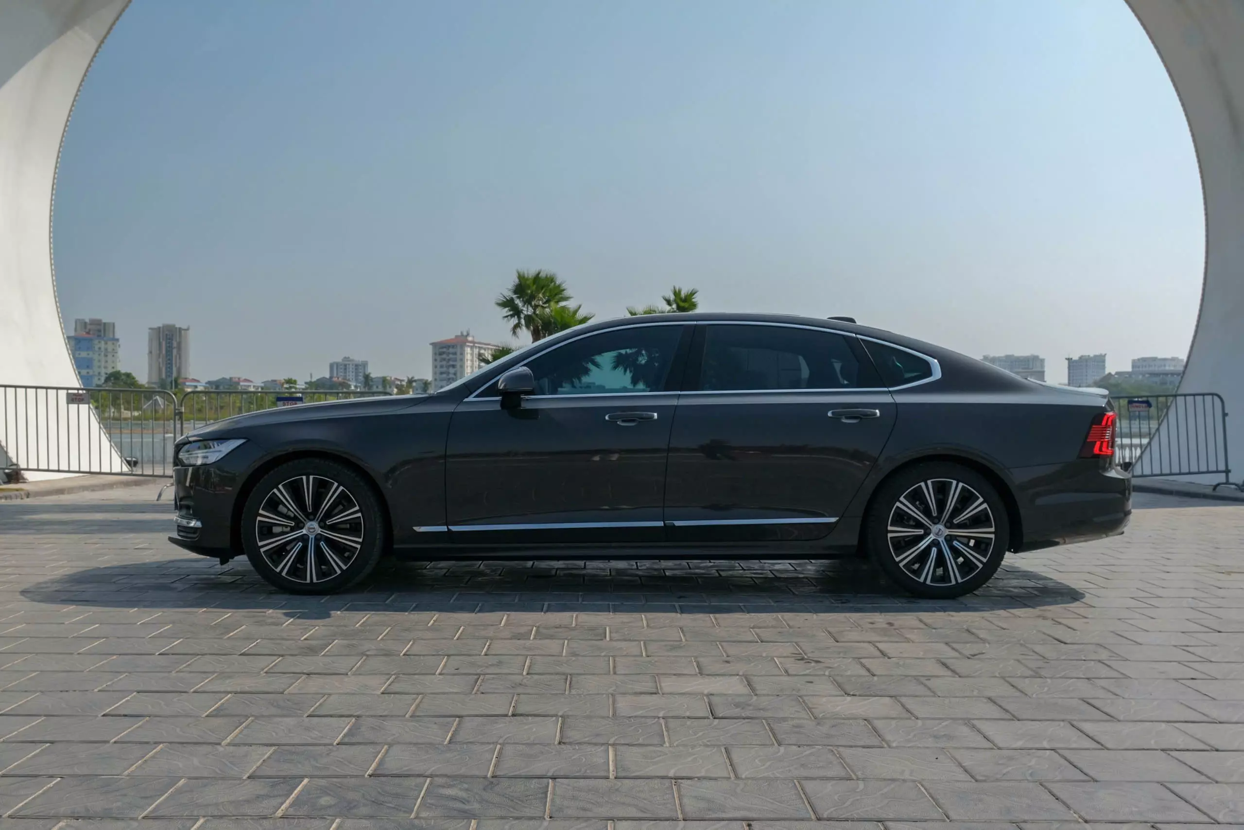Hãng khác Khác 2023 - Bán nhanh xe Volvo S90 B6 Ultimate phiên bản 2023 màu Xám Platinum Grey - Nội thất nâu Cafe