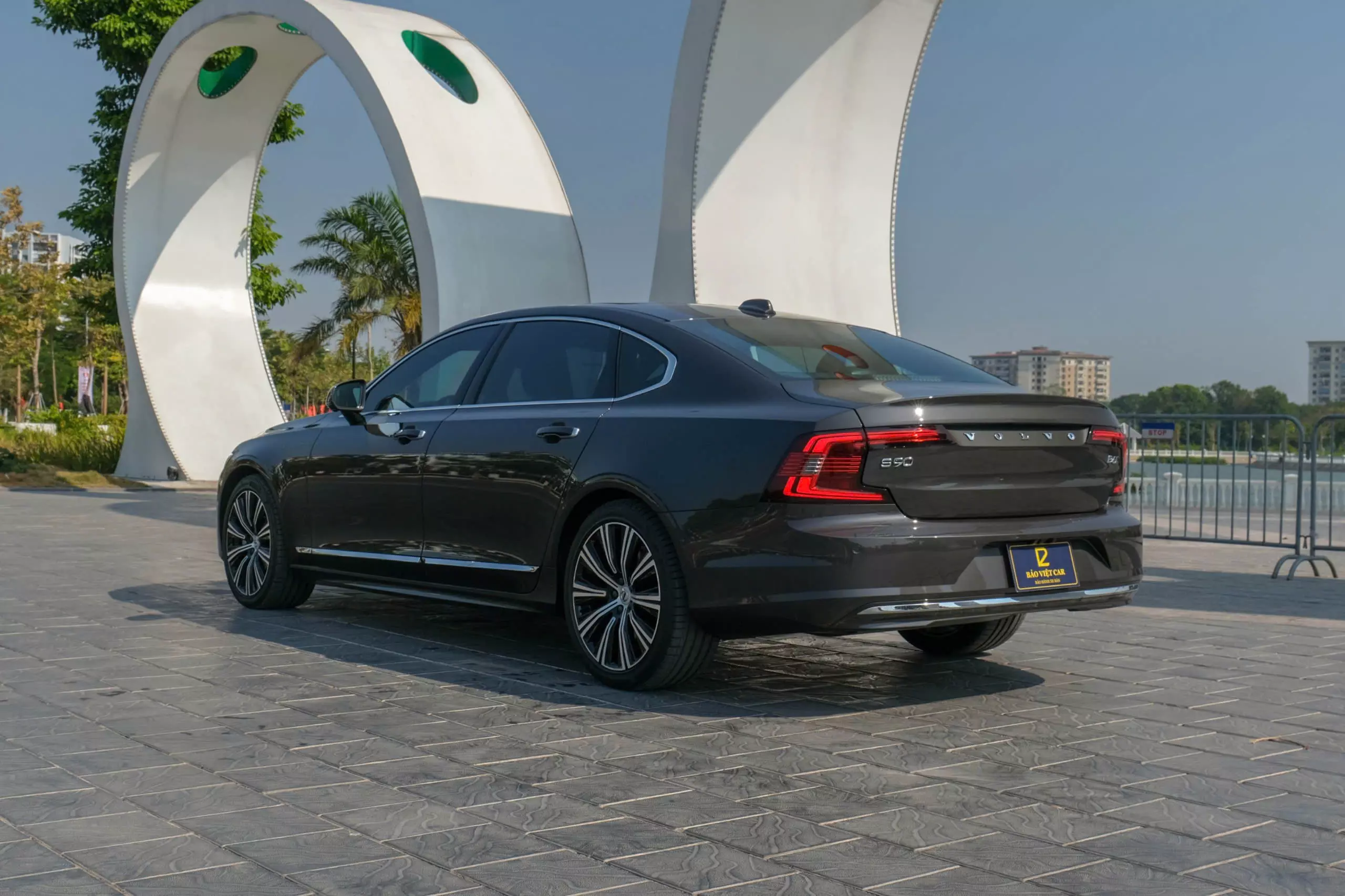 Hãng khác Khác 2023 - Bán nhanh xe Volvo S90 B6 Ultimate phiên bản 2023 màu Xám Platinum Grey - Nội thất nâu Cafe