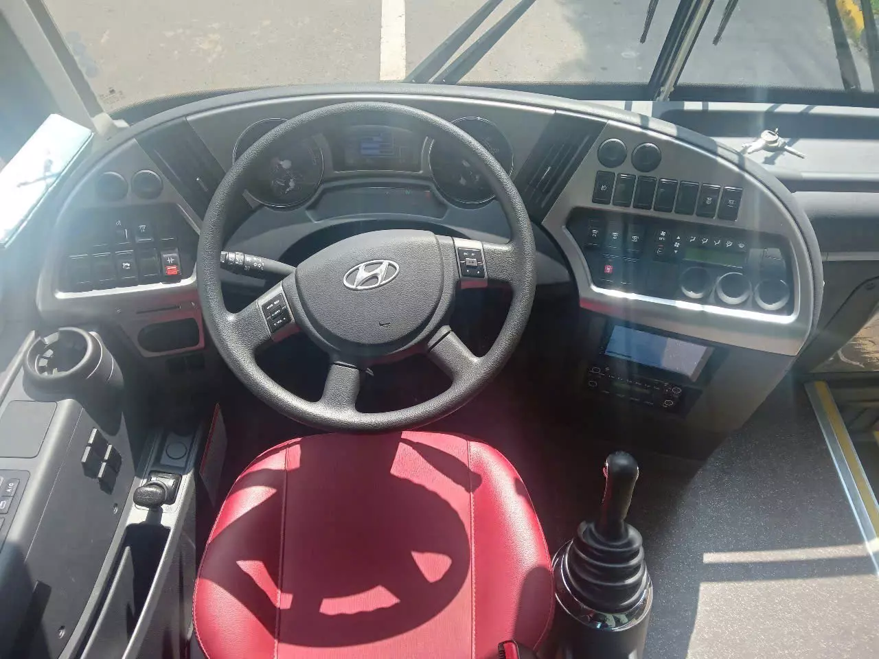 Hyundai Universe 2021 - Xe Hyundai Universe Modern S 47 chỗ, sản xuất năm 2021.