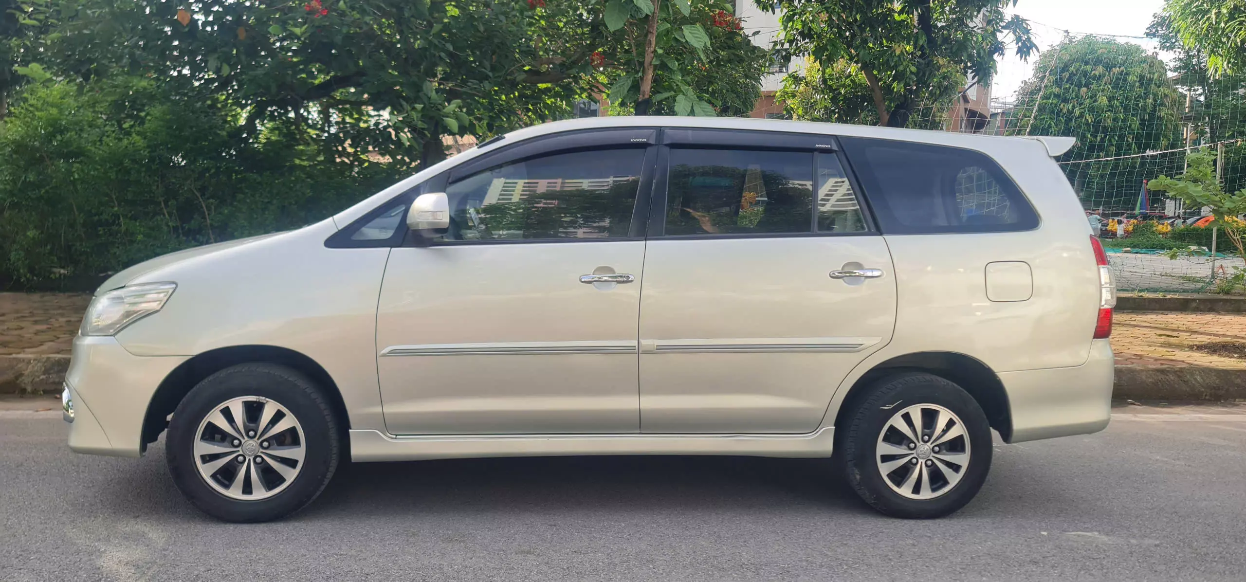 Toyota Innova 2015 - Cần bán innova sx 2015 bản E đủ.