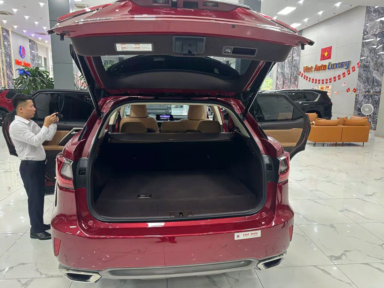 Lexus RX 200 2016 - Bán Lexus RX200t sản xuất năm 2016 đăng ký 2017 một chủ từ đầu màu đỏ nội thất nâu