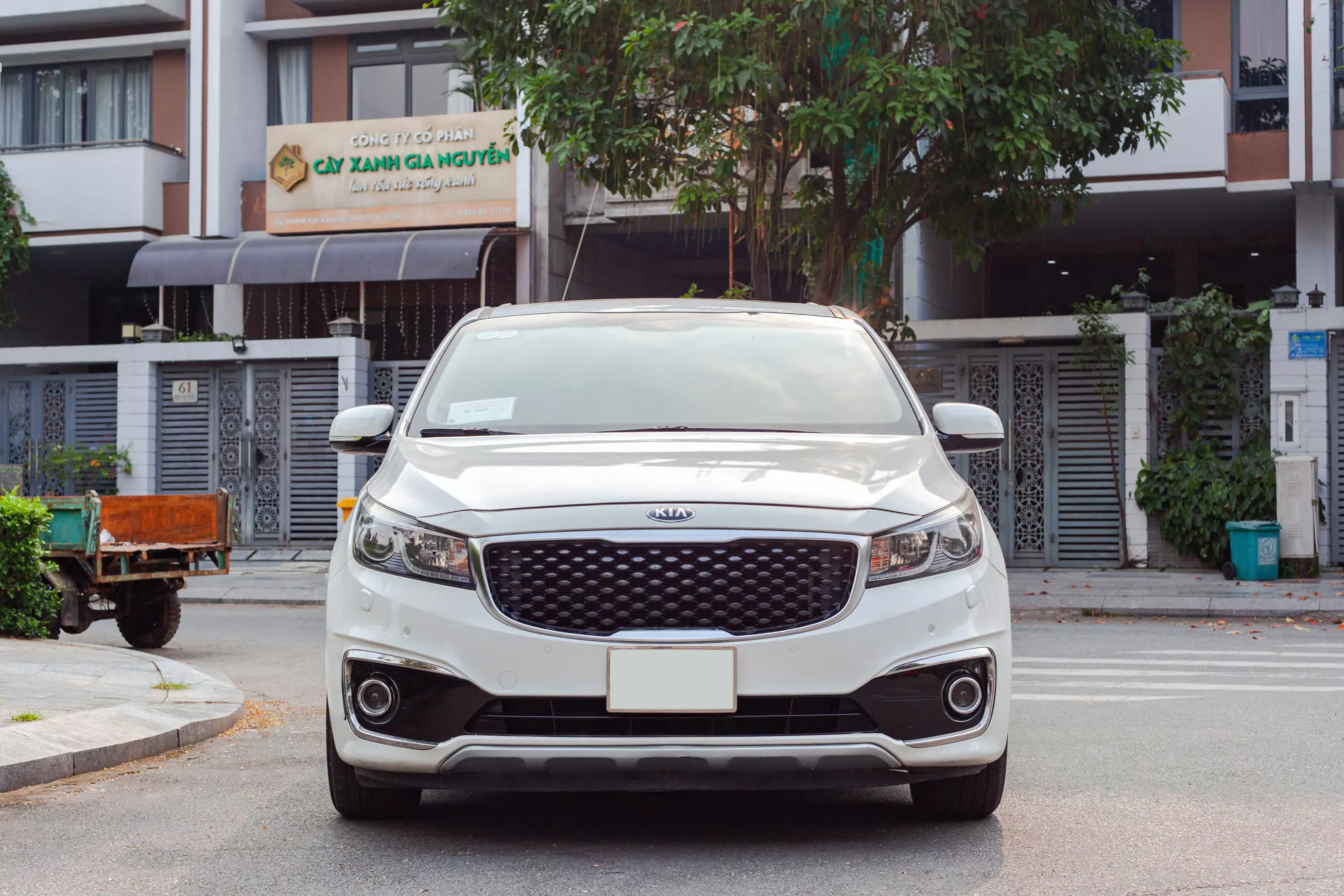Kia Sedona 2016 -   Sedona sản xuất 2016, màu trắng sang trọng đang tìm chủ nhân mới.