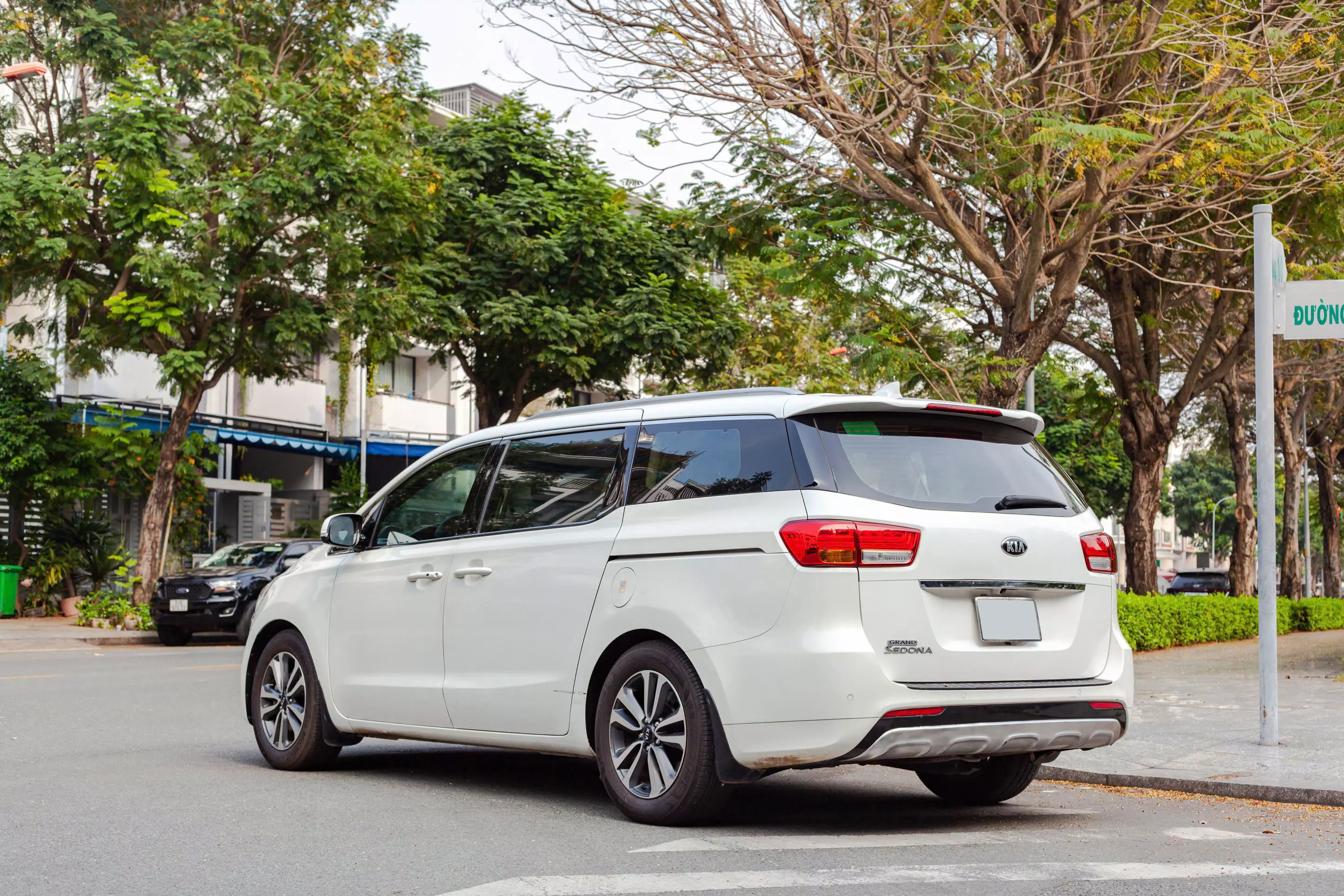 Kia Sedona 2016 -   Sedona sản xuất 2016, màu trắng sang trọng đang tìm chủ nhân mới.