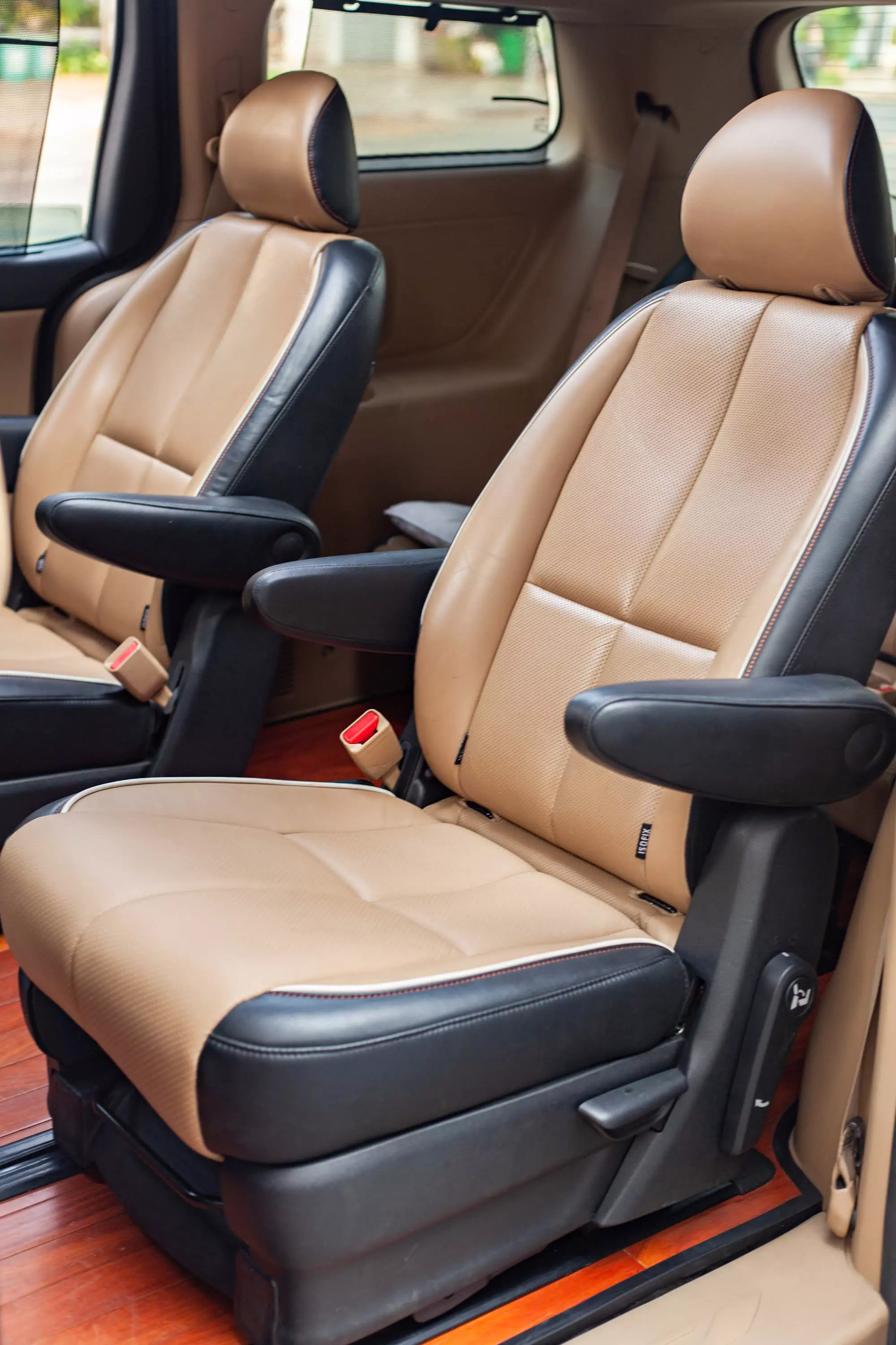 Kia Sedona 2016 -   Sedona sản xuất 2016, màu trắng sang trọng đang tìm chủ nhân mới.