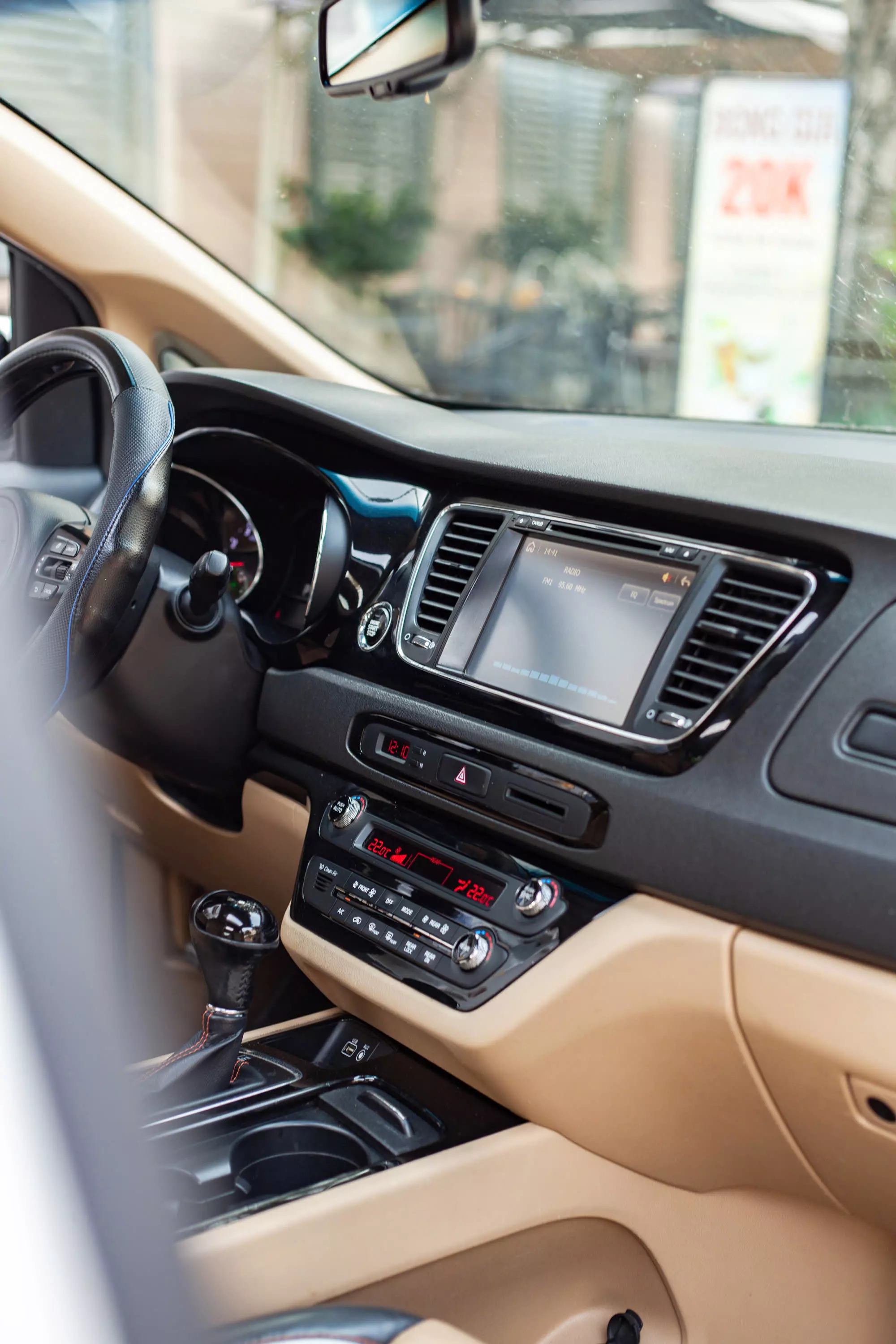 Kia Sedona 2016 -   Sedona sản xuất 2016, màu trắng sang trọng đang tìm chủ nhân mới.