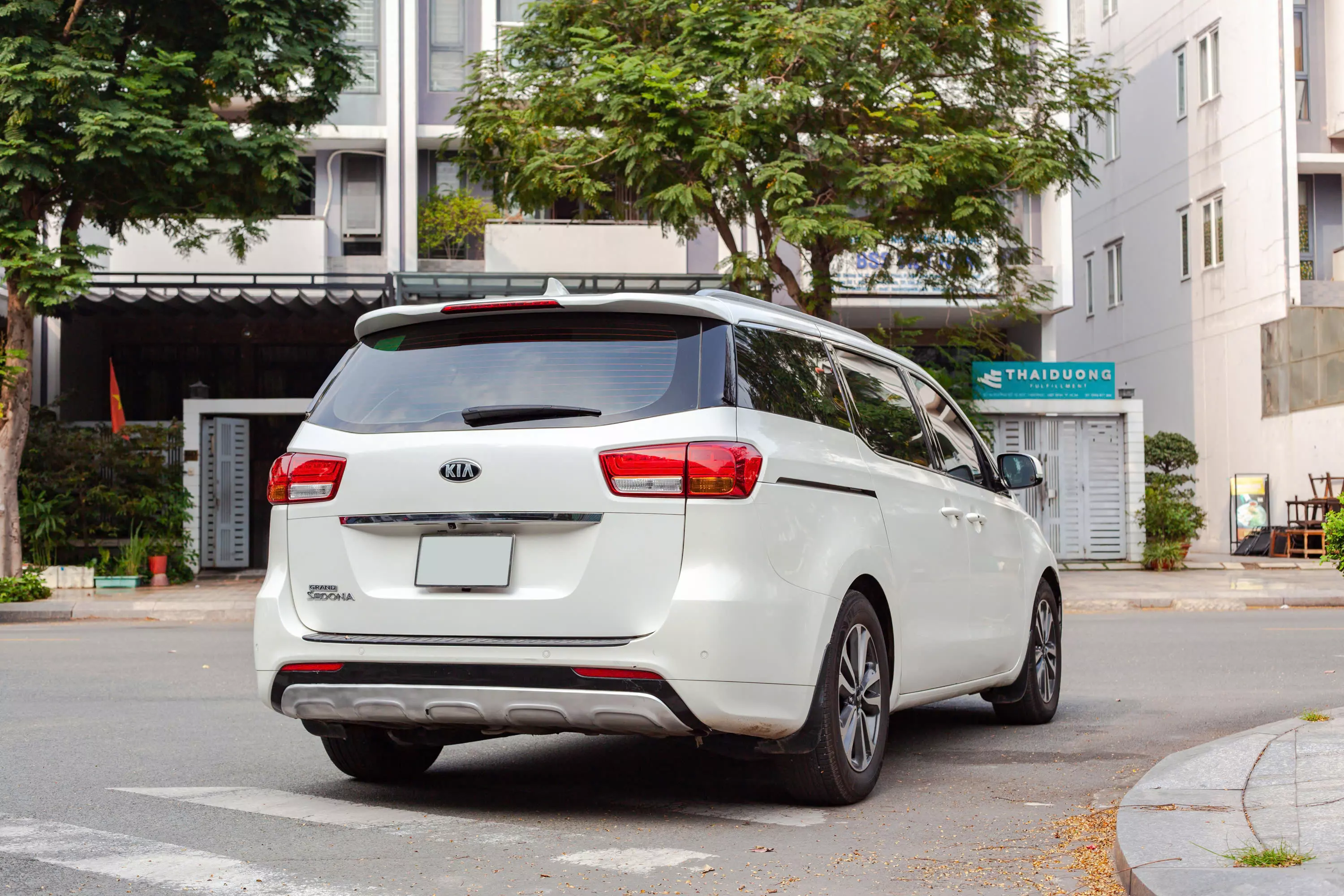 Kia Sedona 2016 -   Sedona sản xuất 2016, màu trắng sang trọng đang tìm chủ nhân mới.