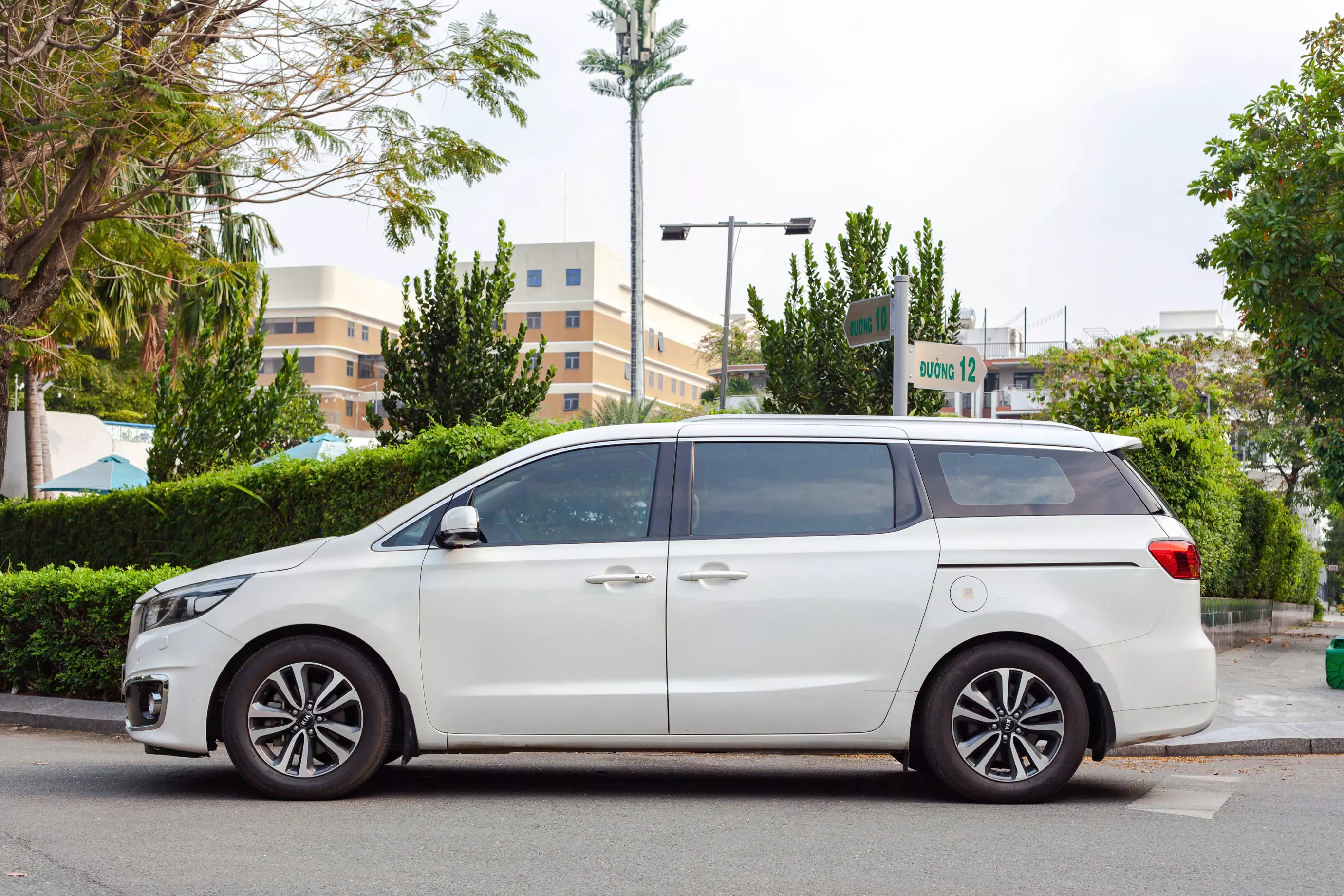 Kia Sedona 2016 -   Sedona sản xuất 2016, màu trắng sang trọng đang tìm chủ nhân mới.
