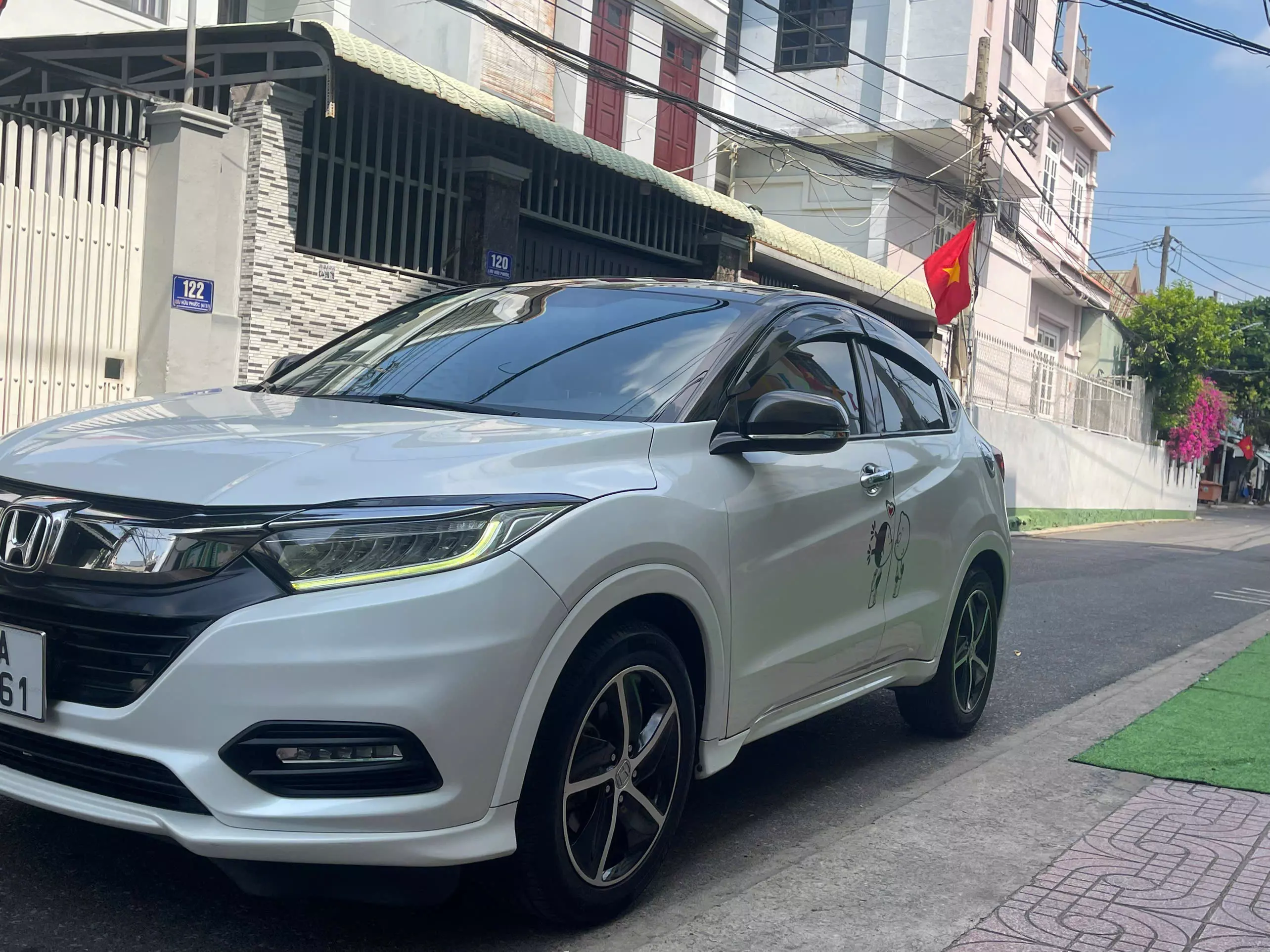 Honda HRV 2019 - Nhà dư dùng nay tôi cần bán xe honda HRV-1.8L bản full,sản xuất 2019,đk 2020