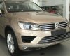 Volkswagen Touareg 2016 - Cần bán Volkswagen Touareg đời 2016, màu vàng, xe nhập, ưu đãi 3 năm bảo dưỡng, LH: 0931416628