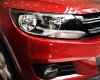 Volkswagen Tiguan 2016 - Dòng SUV nhập Đức Volkswagen Tiguan 2.0l đời 2016, màu đỏ mận. Tặng 100% thuế trước bạ+ BH 2 chiều+3 năm bảo dưỡng 