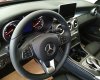 Mercedes-Benz GLC 300 2017 - Cần bán xe Mercedes GLC 300 đời 2017, nội thất đen, giao xe ngay