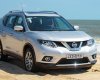 Nissan X trail 2.0 2wd 2017 - Bán ô tô Nissan X trail 2.0 2wd đời 2017, màu trắng, giá chỉ 928 triệu