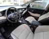 Kia Rondo 2.0 GAT 2017 - Bán ô tô Kia Rondo 2.0 GAT sản xuất 2017, màu bạc, giá tốt