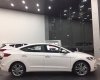 Hyundai Elantra 2017 - Cần bán xe Hyundai Elantra đời 2017, màu trắng, giá 575tr