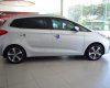 Kia Rondo 2.0 GAT Premium 2016 - Kia Rondo 2.0 GAT đời 2017, khuyến mãi lớn, giá chỉ còn 689 triệu đồng