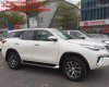 Toyota Fortuner V 2017 - Bán xe Toyota Fortuner V đời 2017, màu trắng, nhập khẩu nguyên chiếc, đủ màu có xe giao ngay khuyến mại hấp dẫn