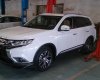 Mitsubishi Stavic 2.0 CVT 2016 - Cần bán xe Mitsubishi Outlander 2.0 CVT model 2017, màu trắng, có trả góp 0906.884.030