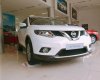 Nissan X trail 2.5 SV 4WD 2017 - Bán xe Nissan X trail đời 2018 màu trắng, khuyến mãi tốt, liên hệ: 098.590.4400