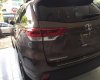 Toyota Highlander LE 2017 - Cần bán Toyota Highlander LE đời 2017, màu nâu, xe nhập