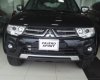 Mitsubishi Pajero 2016 - Bán Mitsubishi Pajero đời 2016 màu đen giá 704tr. Hỗ trợ vay 80%, giao xe ngay tại Mitsubishi Quảng Bình