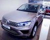 Volkswagen Touareg 2016 - Cần bán Volkswagen Touareg 2016, màu kem (be), xe nhập