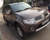 Mitsubishi Pajero Sport 2.5AT 2013 - Cần bán Mitsubishi Pajero Sport 2.5AT sản xuất năm 2013, màu nâu còn mới