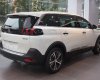 Peugeot 5008 2018 - Peugeot Tây Ninh bán xe Peugeot 5008 dòng xe 7 chỗ gầm cao màu trắng đời 2018 mới 100%