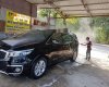 Kia Sedona 2016 - Cần bán Kia Sedona năm sản xuất 2016, màu đen, giá tốt