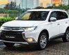 Mitsubishi Outlander 2.4 CVT Premium 2018 - Cần bán xe Mitsubishi Outlander sản xuất 2018, màu trắng