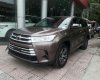 Toyota Highlander LE 2017 - Bán ô tô Toyota Highlander LE sản xuất 2017, màu nâu, xe mới nhập khẩu Mỹ