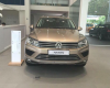 Volkswagen Touareg 2017 - Bán xe Volkswagen Touareg năm sản xuất 2017, tiết kiệm được 700 triệu khi mua Touareg tại đây