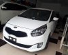 Kia Rondo   2.0AT 2016 - Bán Kia Rondo 2.0AT 2016, trắng máy xăng, xe đăng ký tên tư nhân