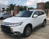 Mitsubishi Outlander 2018 - Bán ô tô Mitsubishi Outlander sản xuất 2018, màu trắng, 807tr