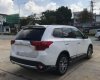 Mitsubishi Outlander 2018 - Bán ô tô Mitsubishi Outlander sản xuất 2018, màu trắng, 807tr