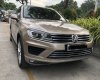 Volkswagen Touareg 2018 - Bán xe Volkswagen Touareg xe mới 98% - Xe đăng ký 2018 - Bảo hành 1,5 năm
