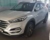 Hyundai Tucson 2016 - Cần bán gấp Hyundai Tucson đời 2016, màu trắng, xe nhập như mới, 860tr