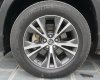 Toyota Highlander LE 2017 - Bán Toyota Highlander sản xuất 2017, màu đen, nội thất xanh lam đặt biệt hiếm