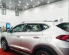 Hyundai Tucson  2.0AT   2018 - Bán xe Hyundai Tucson 2.0AT đời 2018, màu bạc, giá tốt