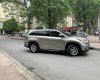 Toyota Highlander 2018 - Cần bán gấp Toyota Highlander đời 2018, màu vàng, nhập khẩu