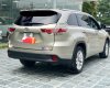 Toyota Highlander LE 2.7 2016 - Cần bán Toyota Highlander LE 2.7 SX 2016, màu vàng cát, xe nhập Mỹ đã lên full option. LH: 0982.84.2838