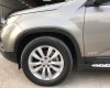 Kia Sorento 2013 - Cần bán xe Kia Sorento GAT 2.4L 4WD đời 2013, màu xám