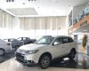 Mitsubishi Outlander 2018 - Cần bán xe Mitsubishi Outlander sản xuất 2018, màu trắng, nhập khẩu nguyên chiếc giá cạnh tranh