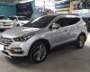 Hyundai Santa Fe 2017 - Cần bán gấp Hyundai Santa Fe năm 2017, màu bạc xe còn mới