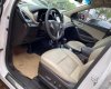 Hyundai Santa Fe 2016 - Cần bán gấp Hyundai Santa Fe sản xuất 2016, màu trắng số tự động, giá tốt