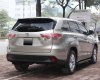 Toyota Highlander  LE 2.7 2014 - Bán Toyota Highlander LE 2.7 năm sản xuất 2014, màu bạc số tự động