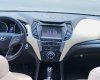Hyundai Santa Fe 2017 - Cần bán nhanh chiếc Hyundai Santa Fe 2.2 năm sản xuất 2017, màu trắng, giá thấp