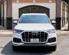 Audi Q7 2020 - Bán Audi Q7 45 TFSI quattro năm 2020, màu trắng, siêu lướt, còn bảo hành hãng 3 năm