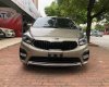 Kia Rondo 2.0 GAT 2017 - Cần bán lại xe Kia Rondo 2.0 GAT năm 2017, màu vàng cát, 485 triệu