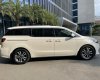 Kia Sedona 2018 - Cần bán gấp Kia Sedona 2.2 DATH máy dầu màu trắng, năm sản xuất 2018, xe rõ nguồn gốc, km chuẩn