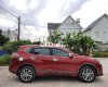 Nissan X trail 2018 - Cần bán gấp Nissan X trail 2.0 Premium sản xuất năm 2018, màu đỏ xe gia đình